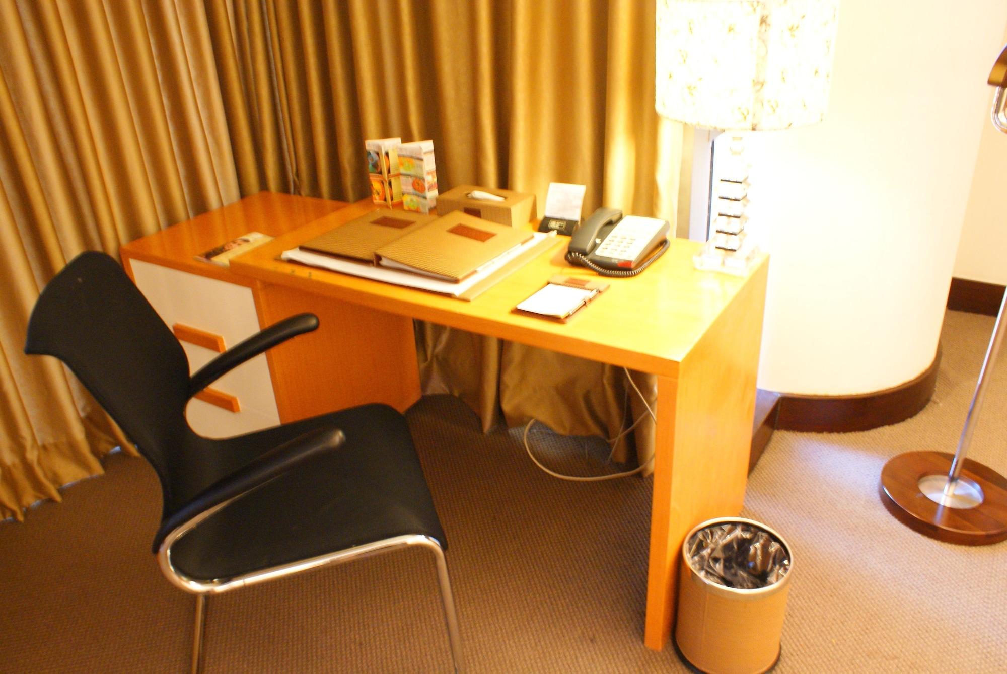 Merlynn Park Hotel Jakarta Extérieur photo