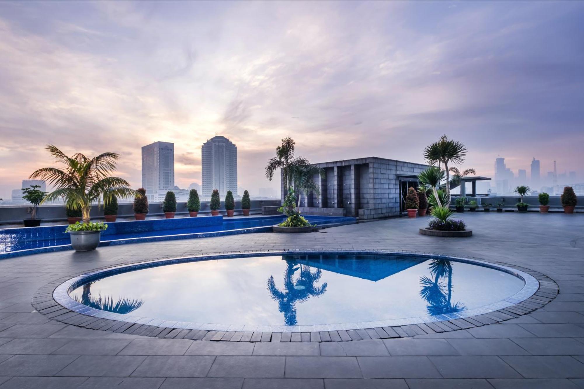 Merlynn Park Hotel Jakarta Extérieur photo